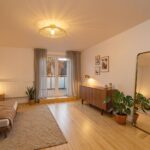 Schlafzimmer mit Balkon (Photo AI-generated)