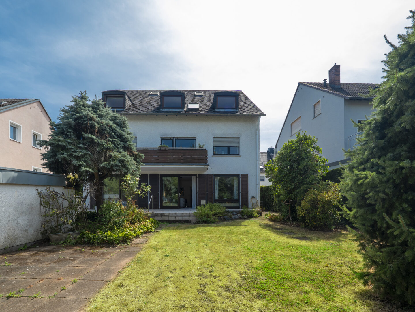 Vier Wohnungen mit Garten und 2 Balkonen